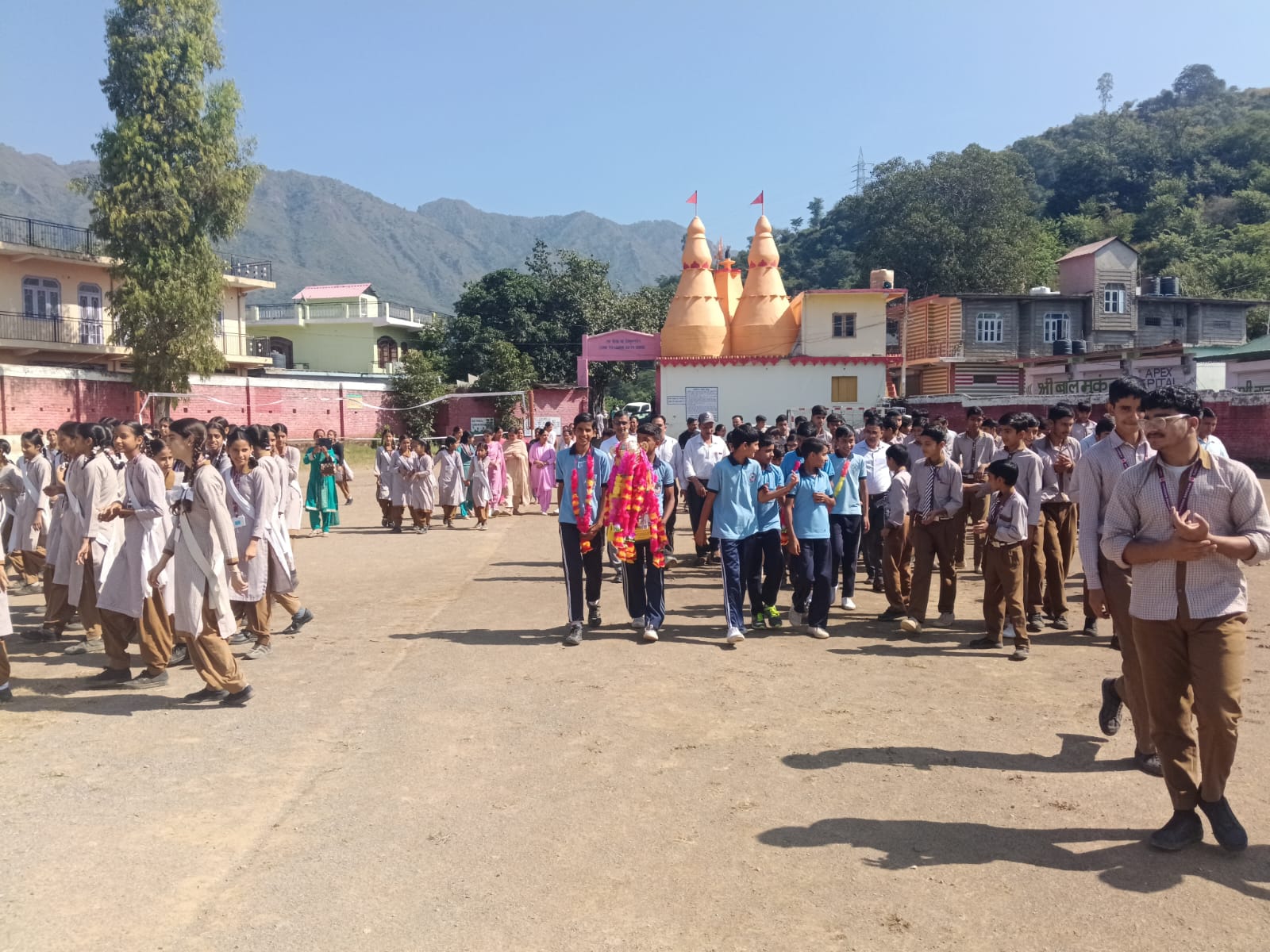 Players welcomed by Staff Nd SMC Navgaon
